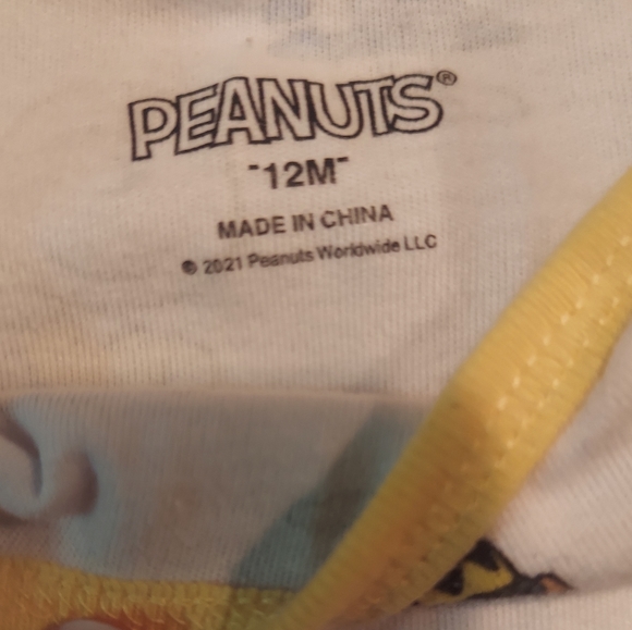 🎁5/$25 -Peanuts onesie, 12 months_ Snoopy and Charlie Brown - Picture 5 of 6